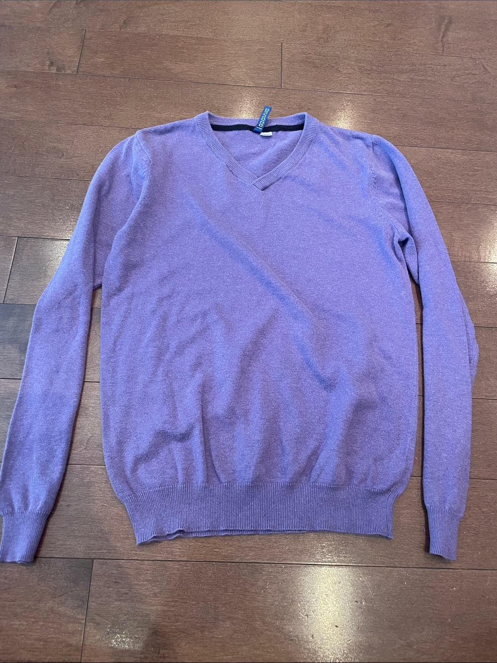 H&M Men's V-Neck Sweater in Lavender Purple